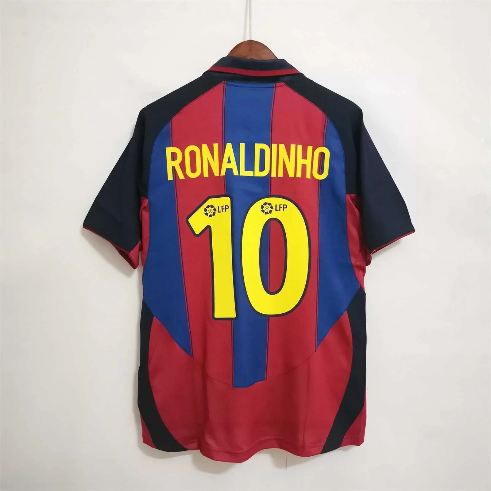 Barcelona 2003/04 Home Kit - Image 2