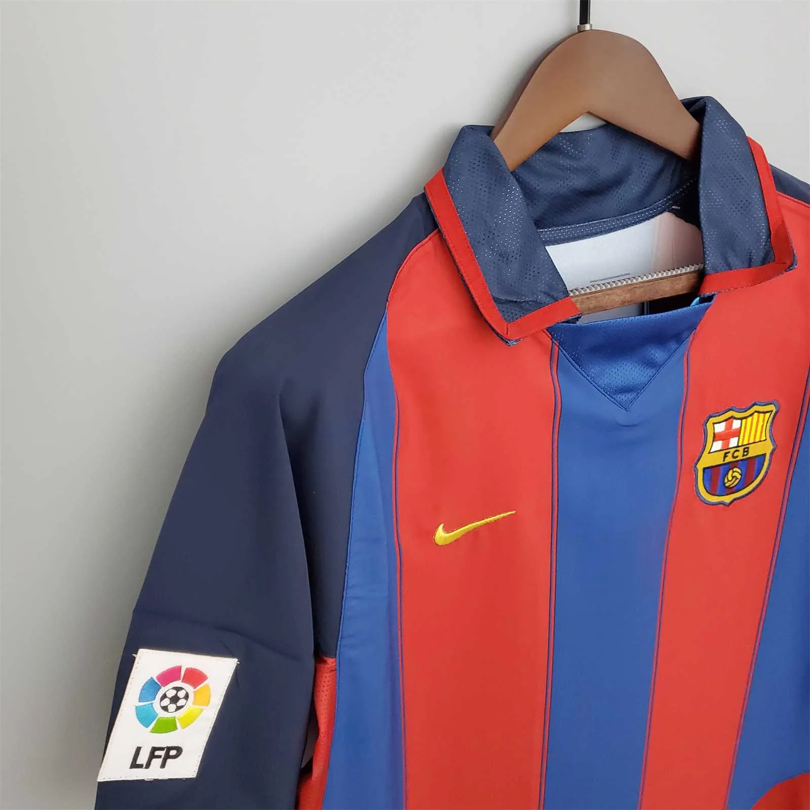 Barcelona 2003/04 Home Kit - Image 5