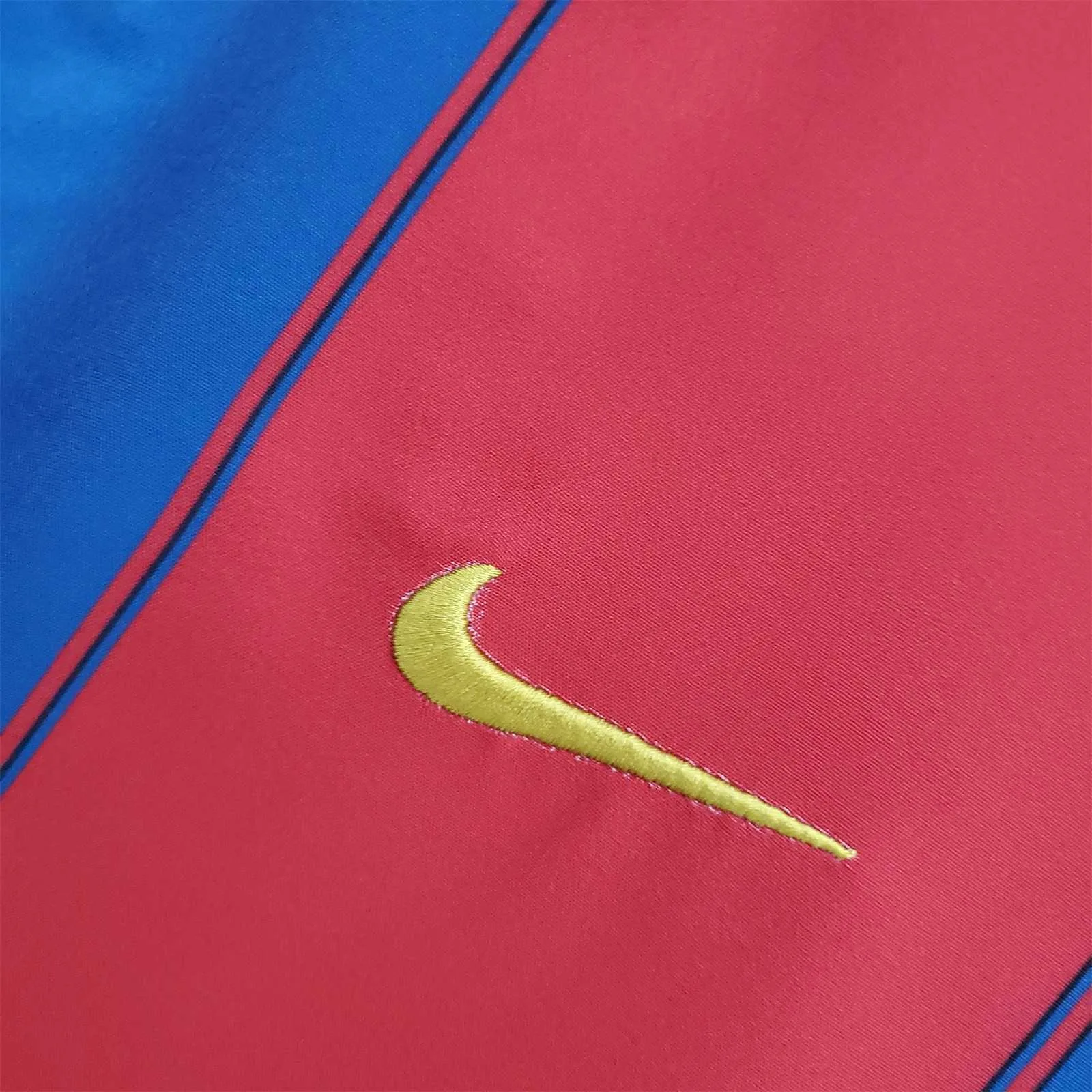 Barcelona 2003/04 Home Kit - Image 7