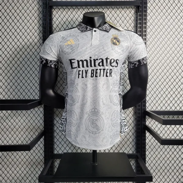 Real Madrid 23/24 Classic Kit Edition – Player version