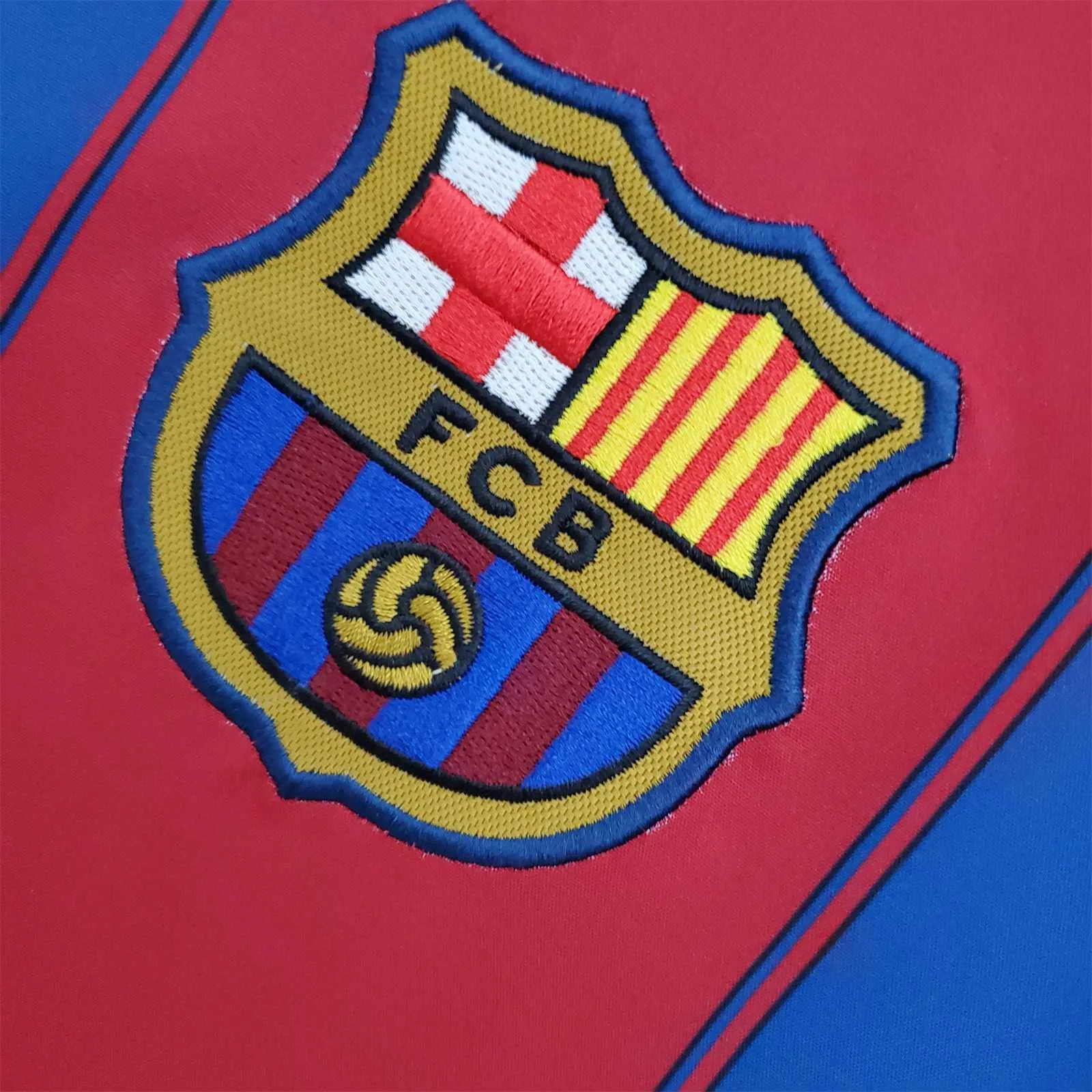 Barcelona 2003/04 Home Kit - Image 6
