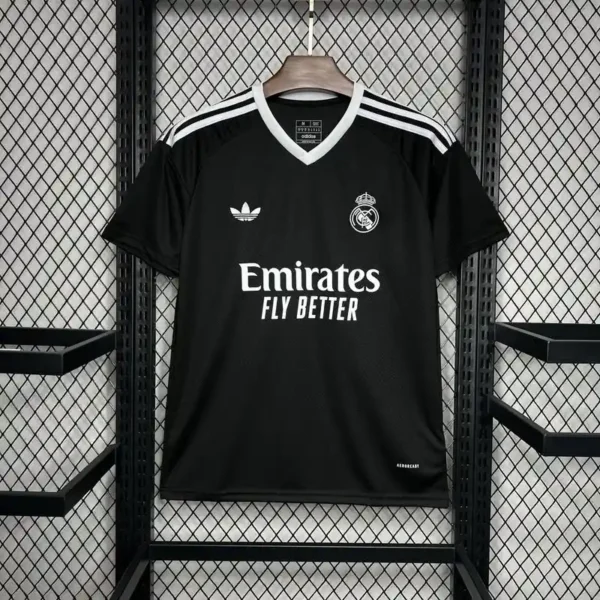 Real Madrid 24/25 Black Goalkeeper Kit – Fan Version
