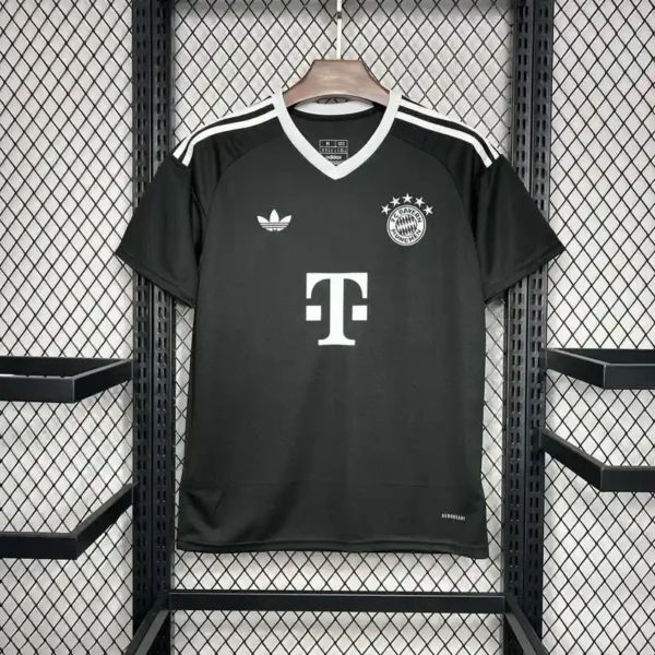 Bayern Munich 24/25 Black Training Suit – Fan Version