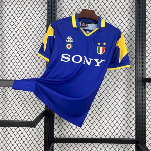 Juventus 1995-96 – Away kit