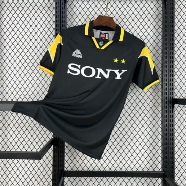Juventus 1996-97 – Third kit