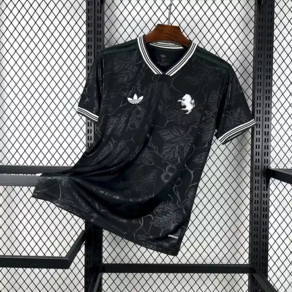 Juventus black kit