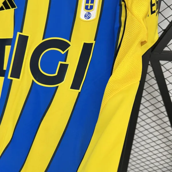 Real Oviedo away kit