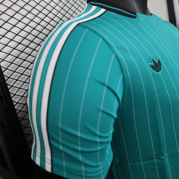 adidas Retro Style Kit