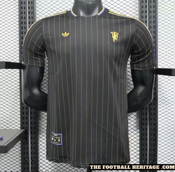 Manchester United Black Terrace Icons Kit