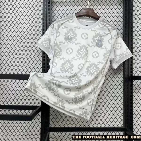 Real Madrid Lv Silver Kit