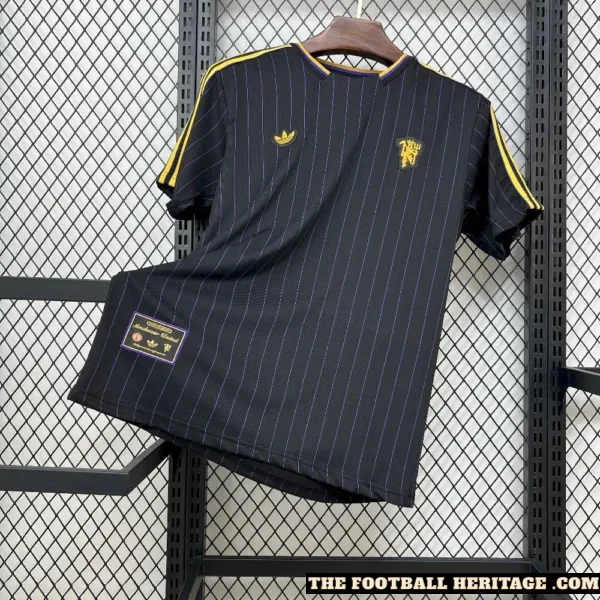 Manchester United Black Terrace Icons Kit