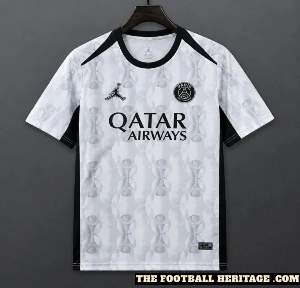 26/27 Paris Saint-Germain Academy Kit